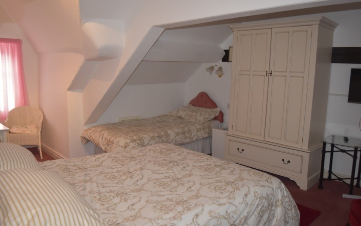 Dormer Bedroom 3 - Shared Bathroom