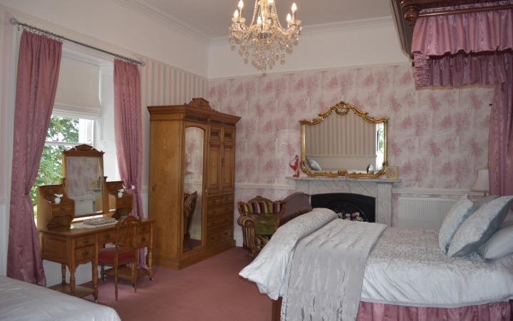 Pink Victorian En-Suite 1