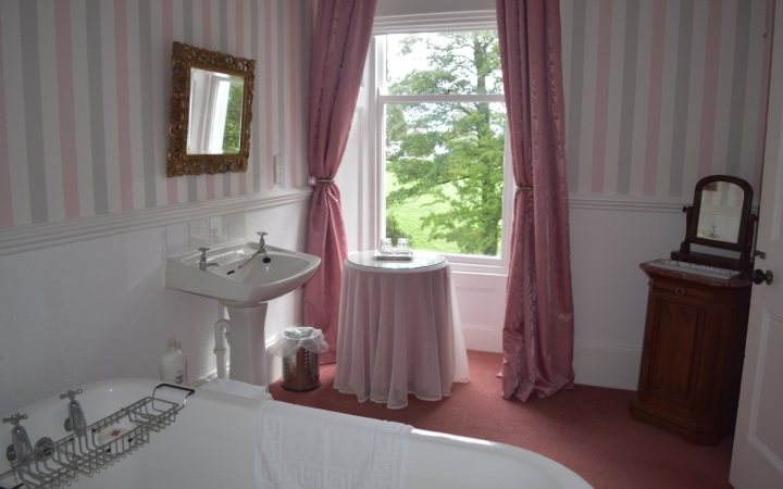 Pink Victorian En-Suite 2